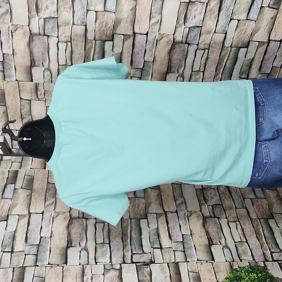 Someone Amazing Graphic Tee - Picture 5 of 6